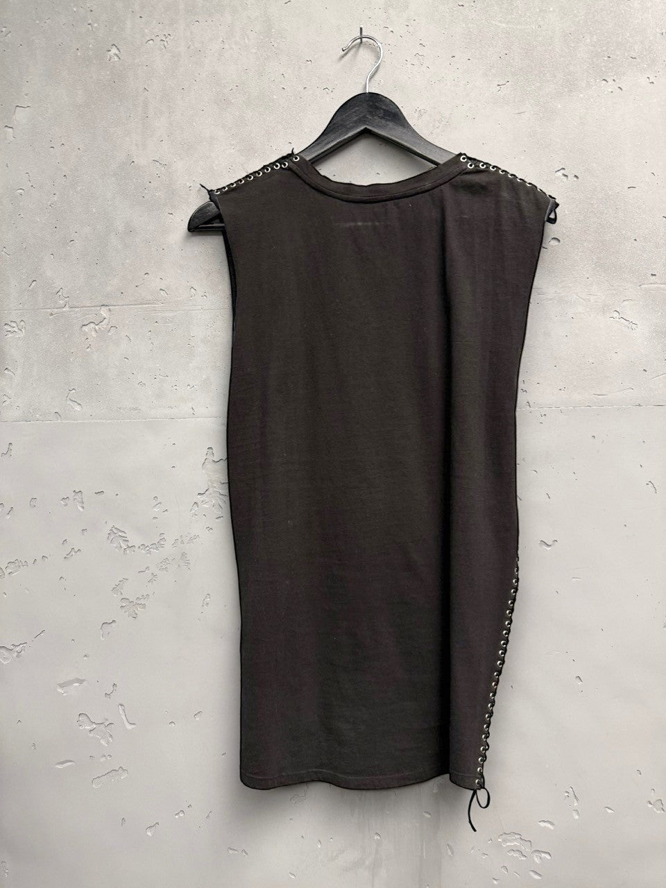 BERLIN VINTAGE CORNER dark grey cotton sleeveless top with grommet and lacing side detail and graphic print.