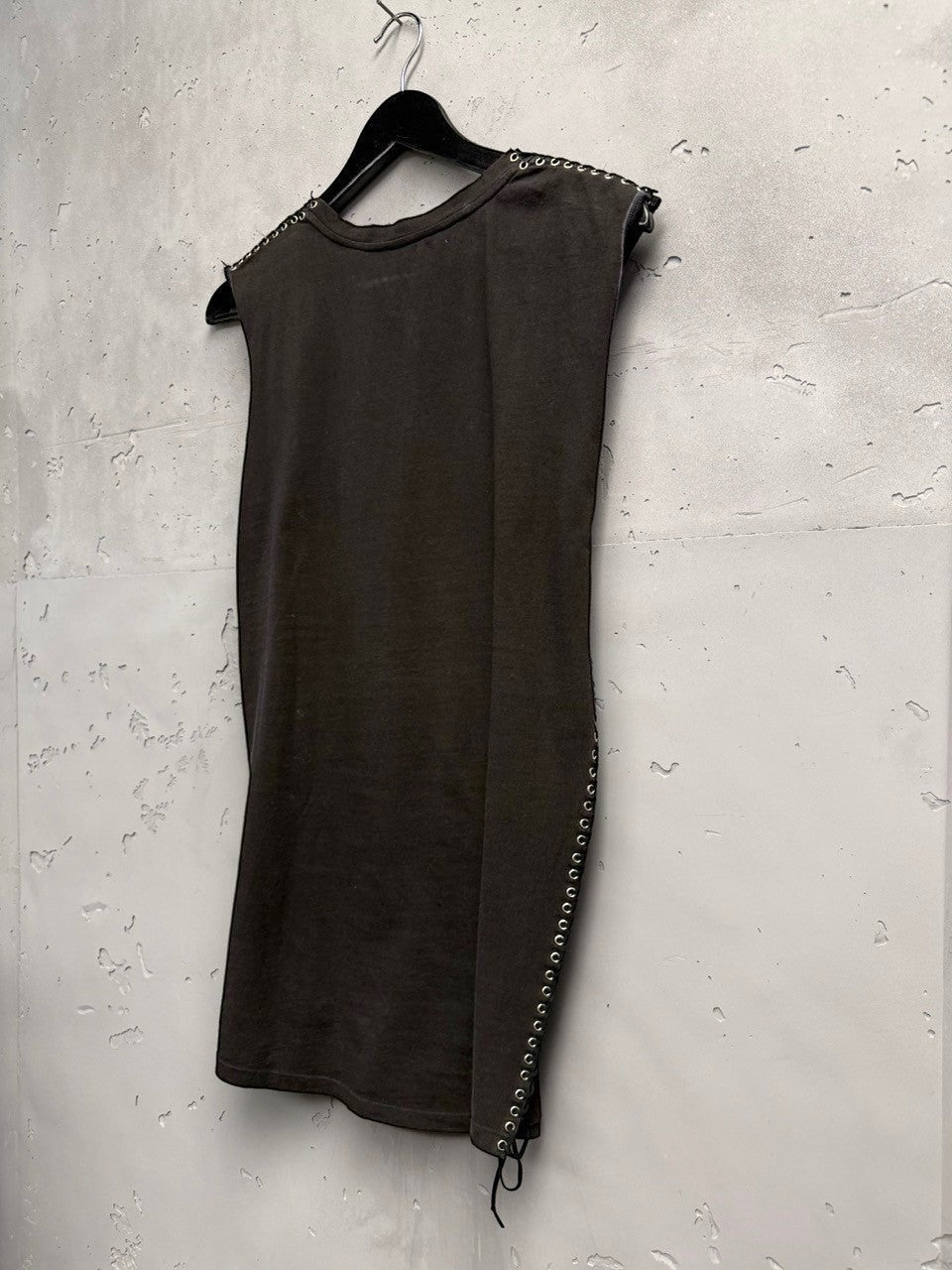 BERLIN VINTAGE CORNER dark grey cotton sleeveless top with grommet and lacing side detail and graphic print.