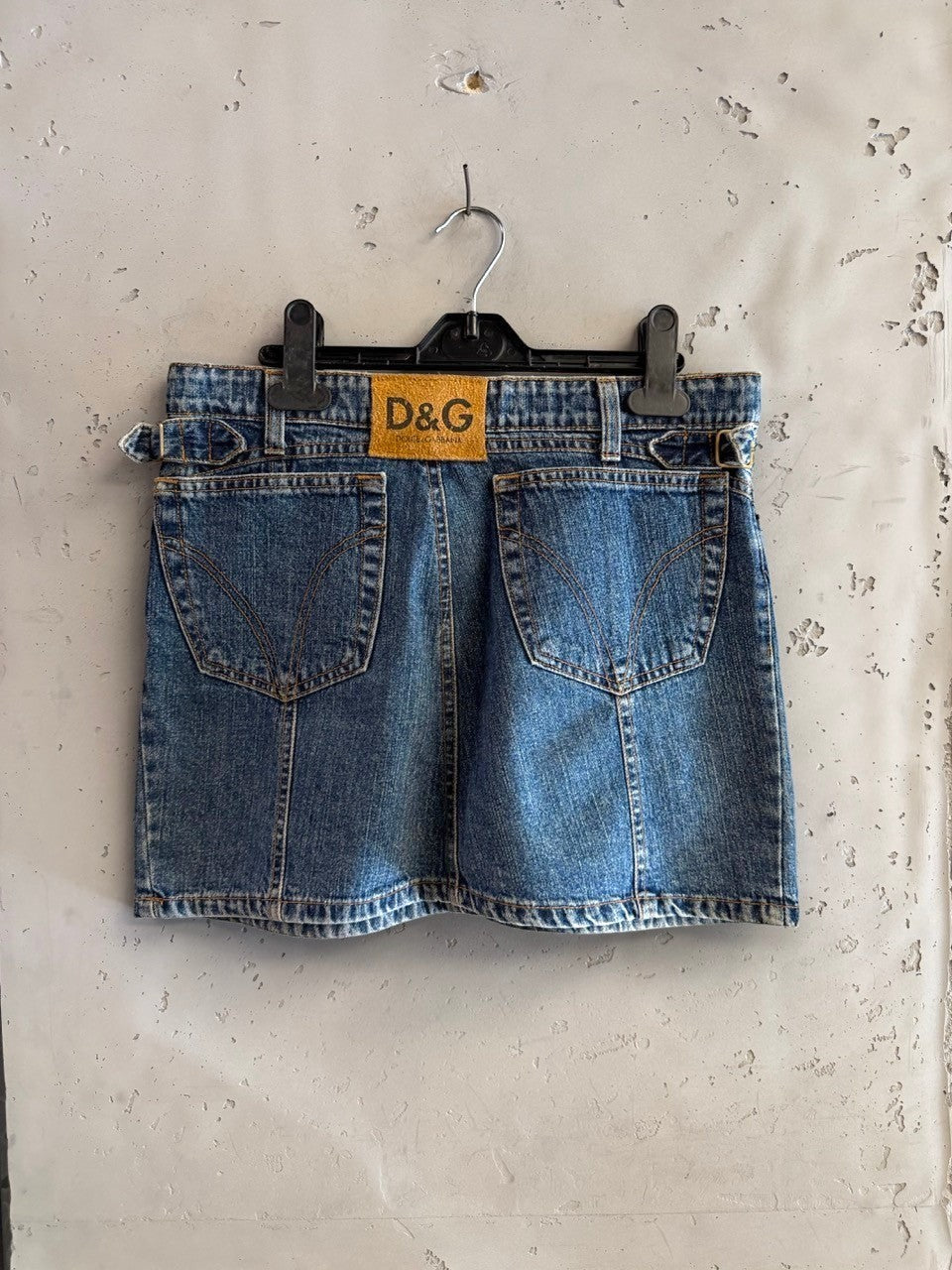BERLIN VINTAGE CORNER blue denim mini skirt with D&G leather patch and buckle details.