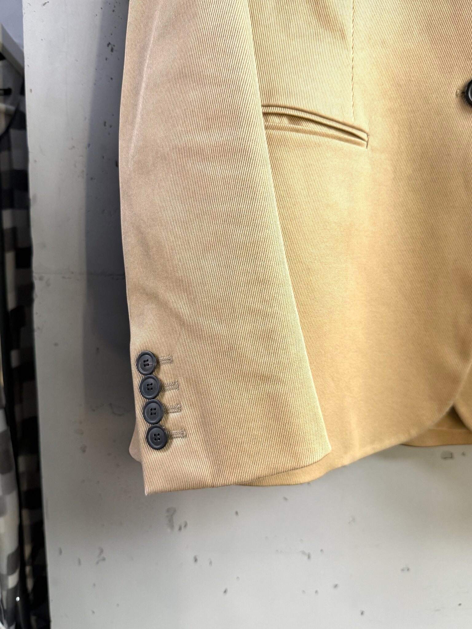BERLIN VINTAGE CORNER beige Christian Dior tailored blazer sleeve with four-button cuff detail and cotton blend fabric
