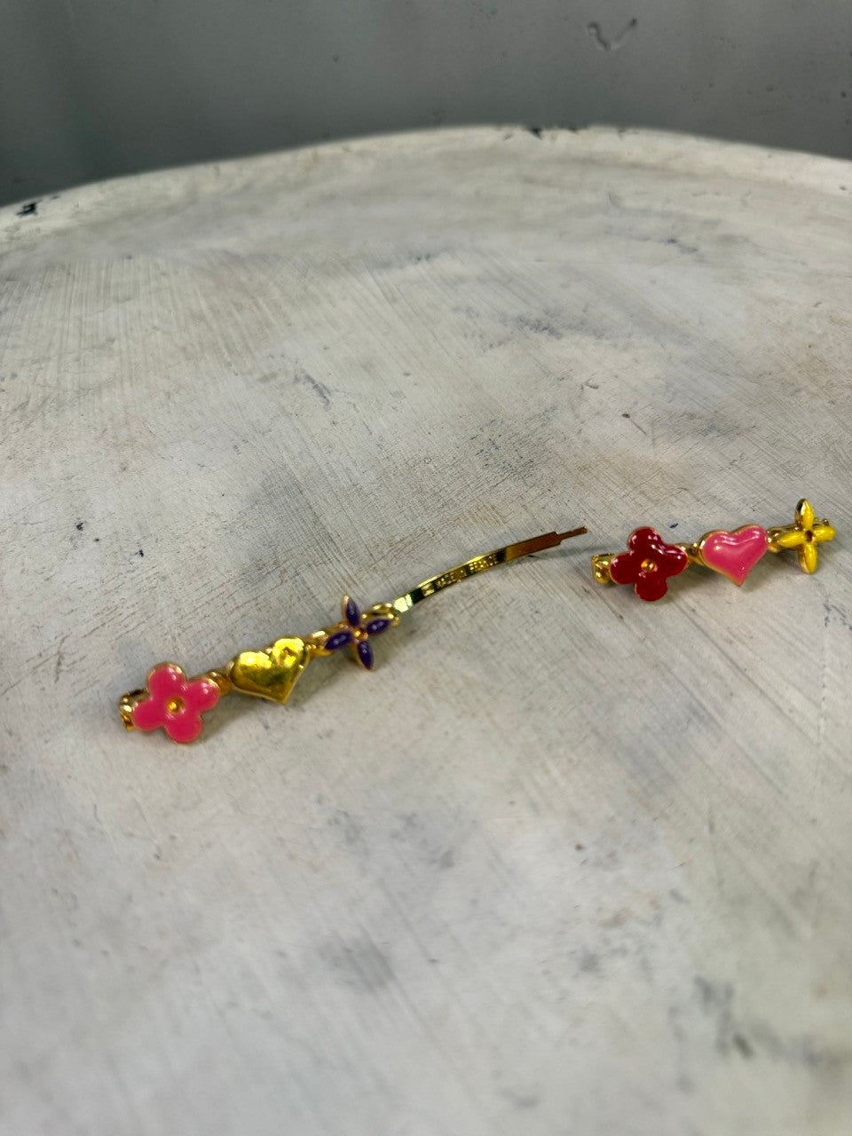 BERLIN VINTAGE CORNER gold-tone hair clips with pink flowers, gold hearts, and purple charms.