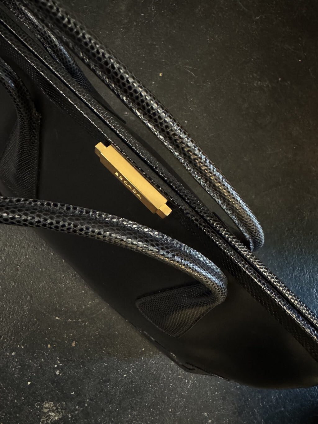 BERLIN VINTAGE CORNER black leather ESCADA shoulder bag with lizard-embossed texture and gold-tone logo hardware