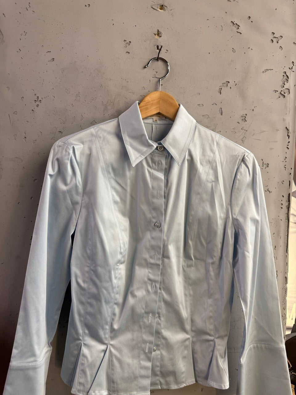 BERLIN VINTAGE CORNER ESCADA light blue tailored button-down shirt with wide cuffs and structured paneling