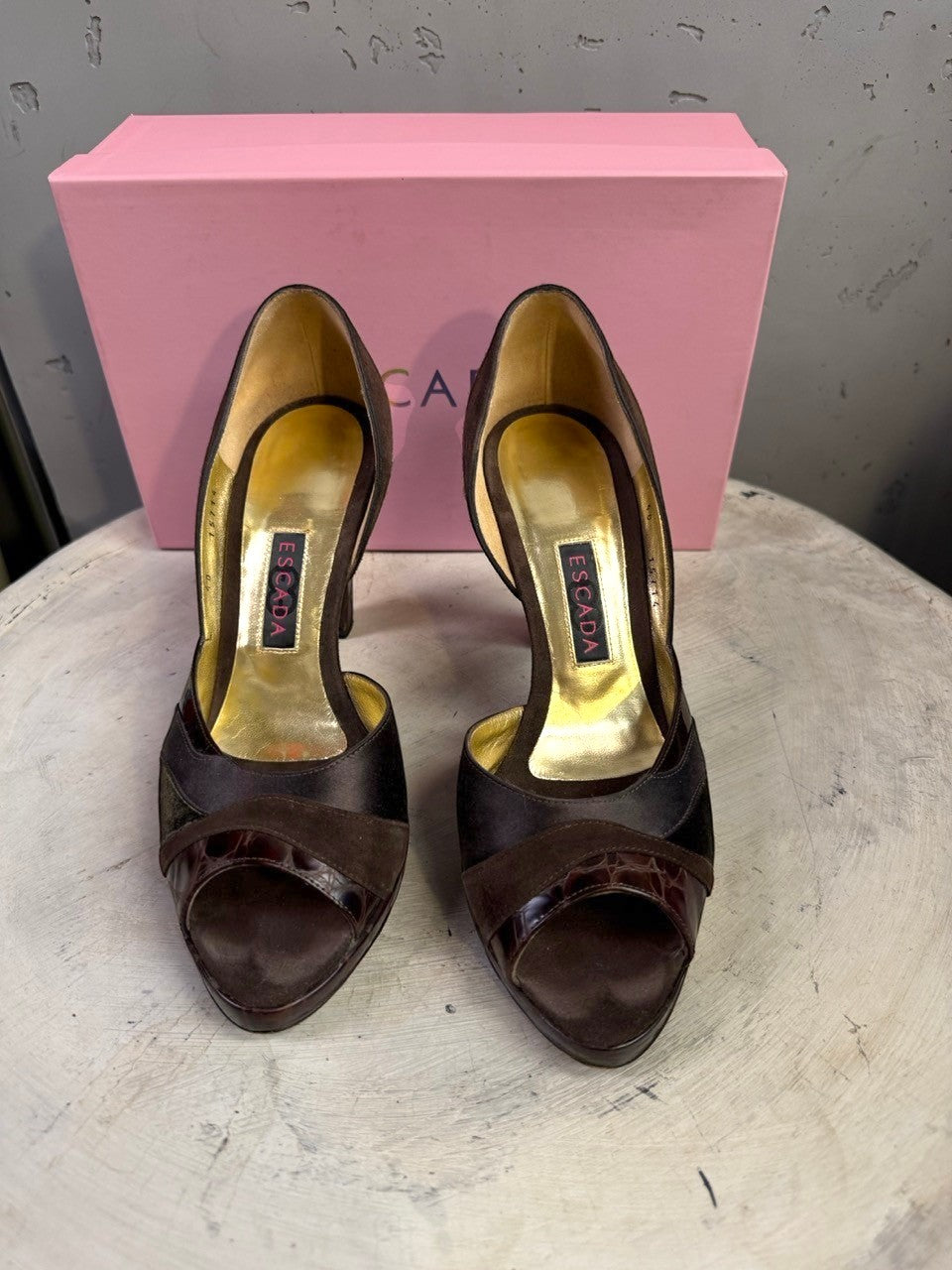 BERLIN VINTAGE CORNER Escada brown suede and patent peep toe high heel pumps with gold lining and original pink box.