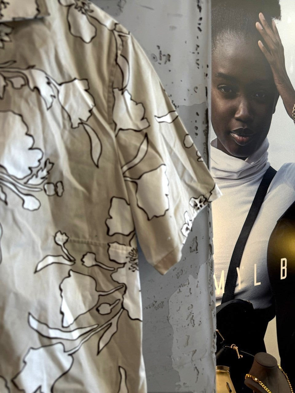 BERLIN VINTAGE CORNER Escada Sport beige button-down shirt with white minimalist floral line-art print.