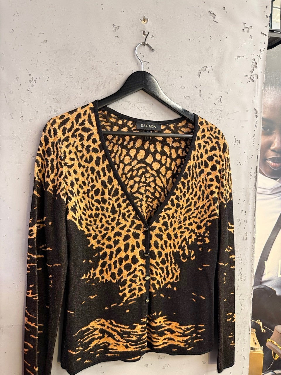 BERLIN VINTAGE CORNER Escada knit cardigan with black and gold leopard print, V-neck, and button-front closure.