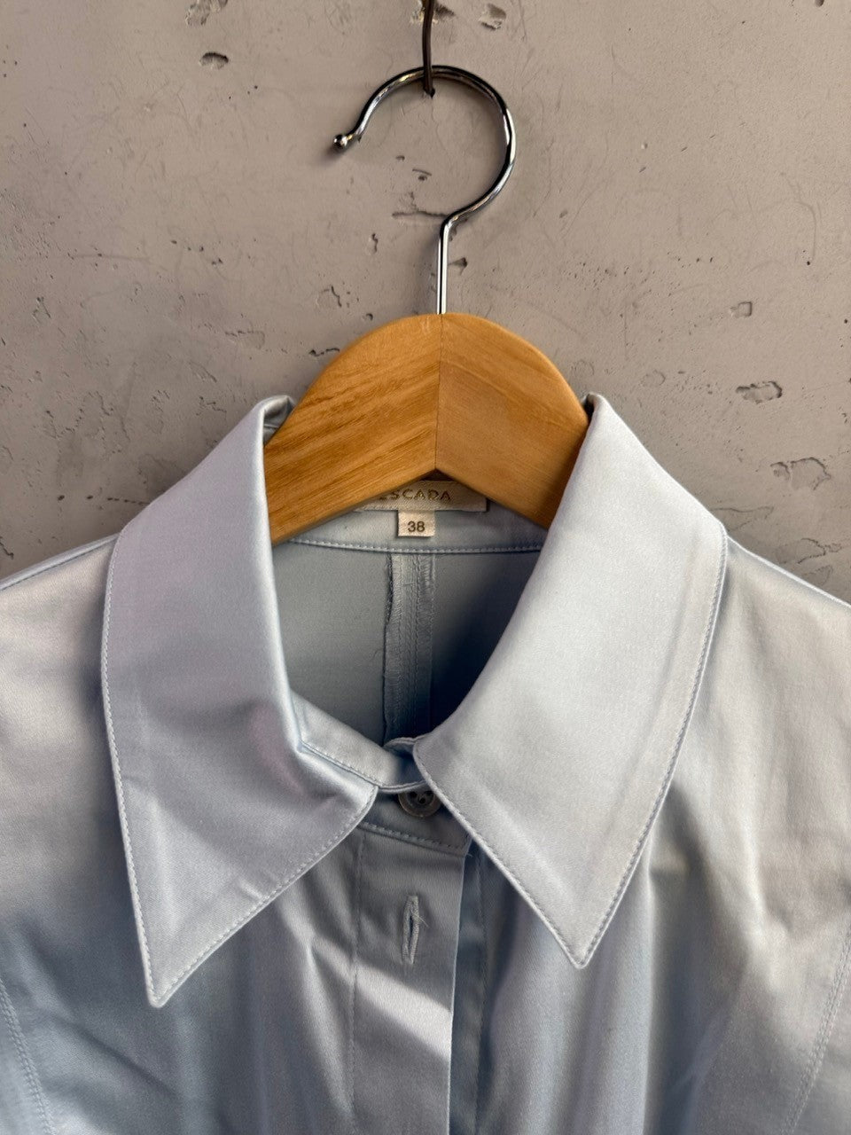 BERLIN VINTAGE CORNER ESCADA light blue button-down shirt with a crisp point collar and smooth, subtle sheen finish.