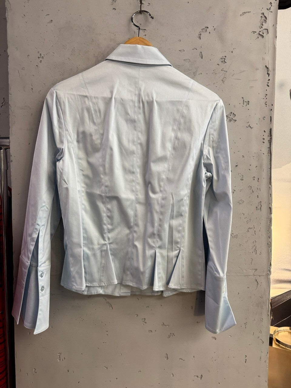 BERLIN VINTAGE CORNER ESCADA light blue tailored button-down shirt with structured paneling and wide-cuff sleeves.