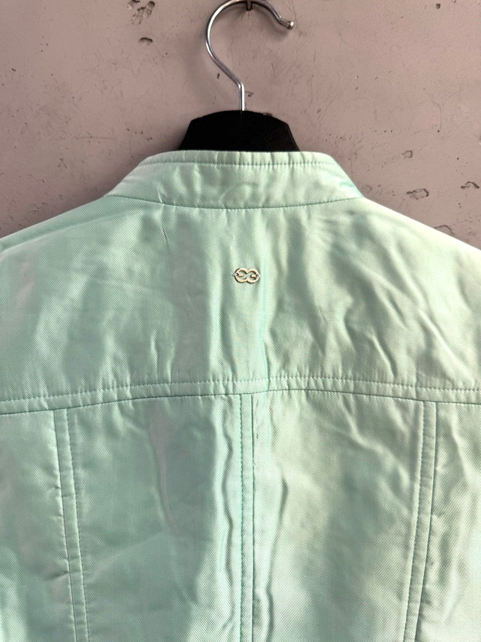 BERLIN VINTAGE CORNER Escada mint green sleeveless zip-up vest with stand-up collar and metallic logo detail.