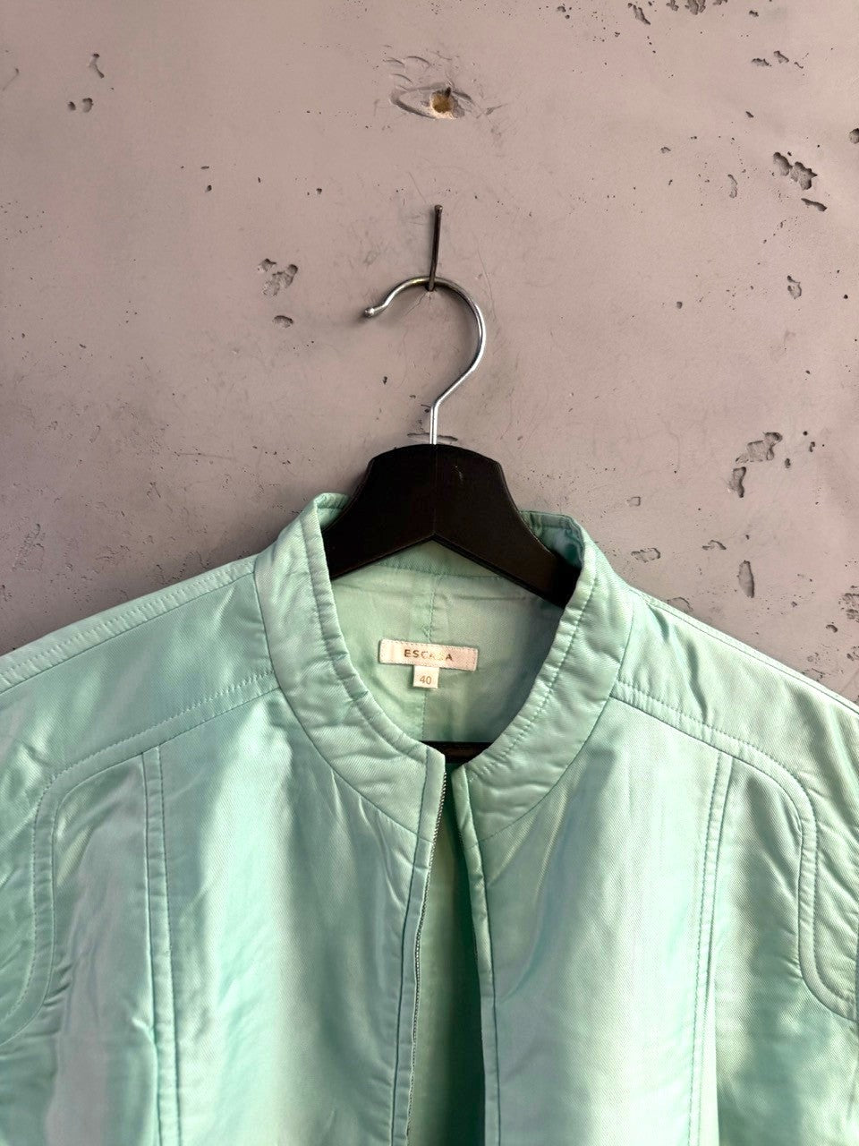 BERLIN VINTAGE CORNER mint green Escada sleeveless zip-up vest with stand-up collar and structured paneling.