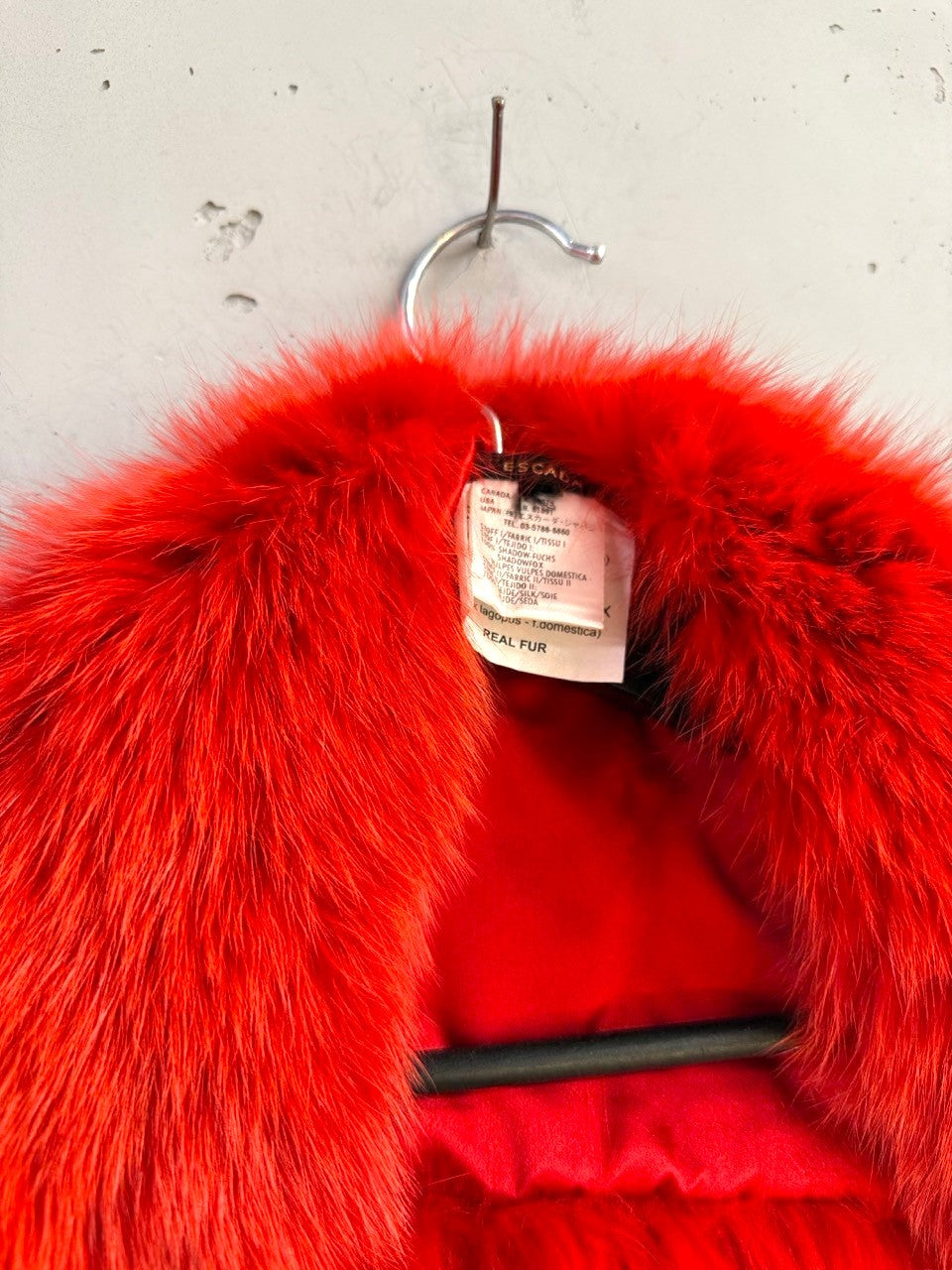 BERLIN VINTAGE CORNER Escada red shadow fox fur collar with silk lining and label detail for formal evening wear.