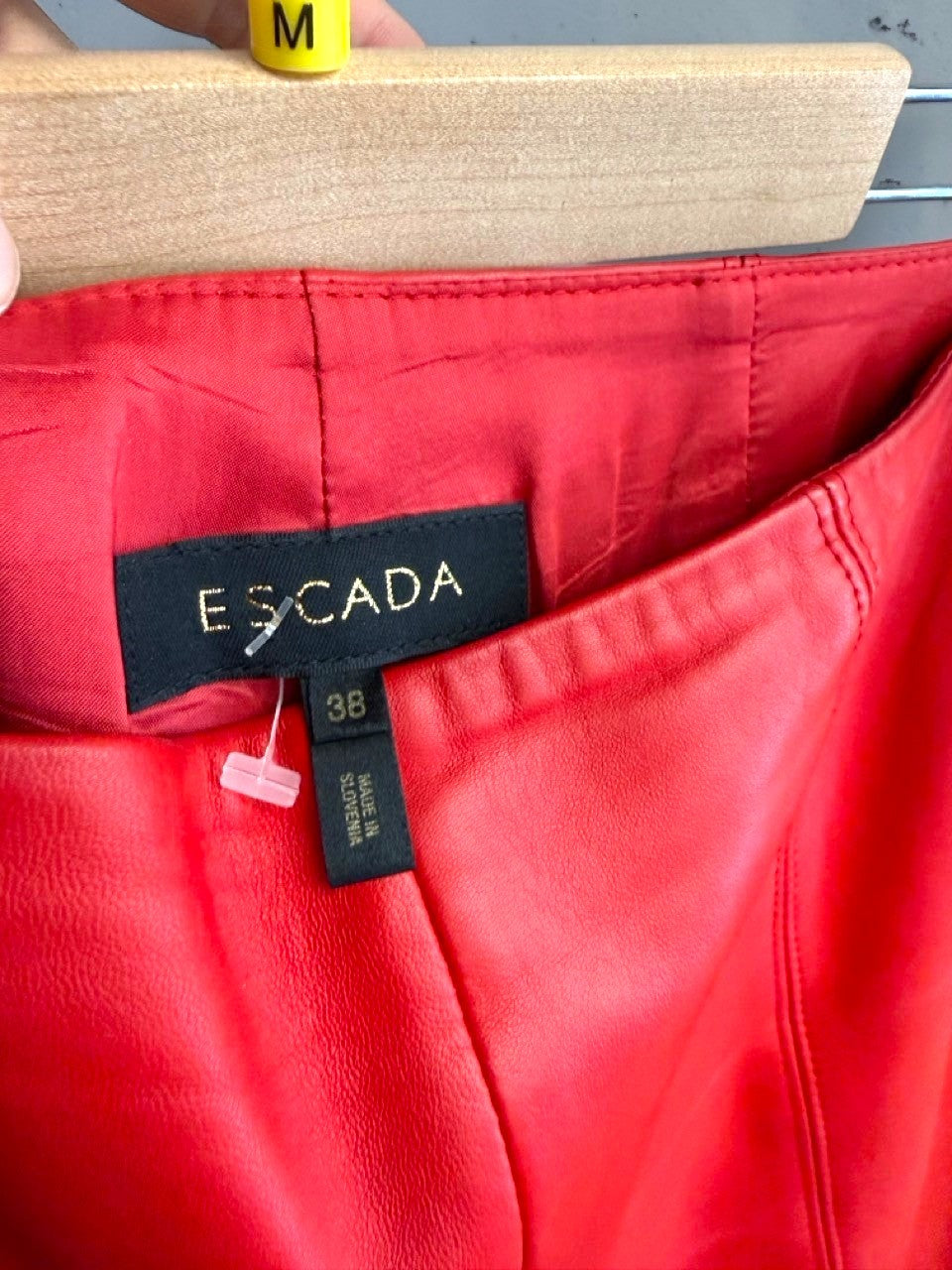 BERLIN VINTAGE CORNER Escada red leather cropped pants with meticulous stitching and classic cut.