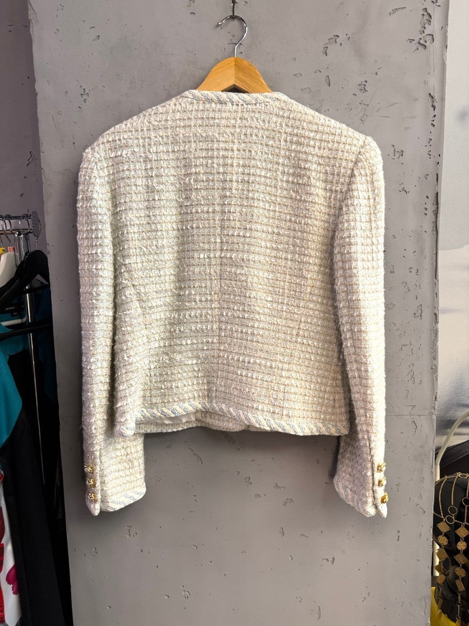 BERLIN VINTAGE CORNER Escada Margaretha Ley cream tweed blazer with gold pearl buttons, back view.