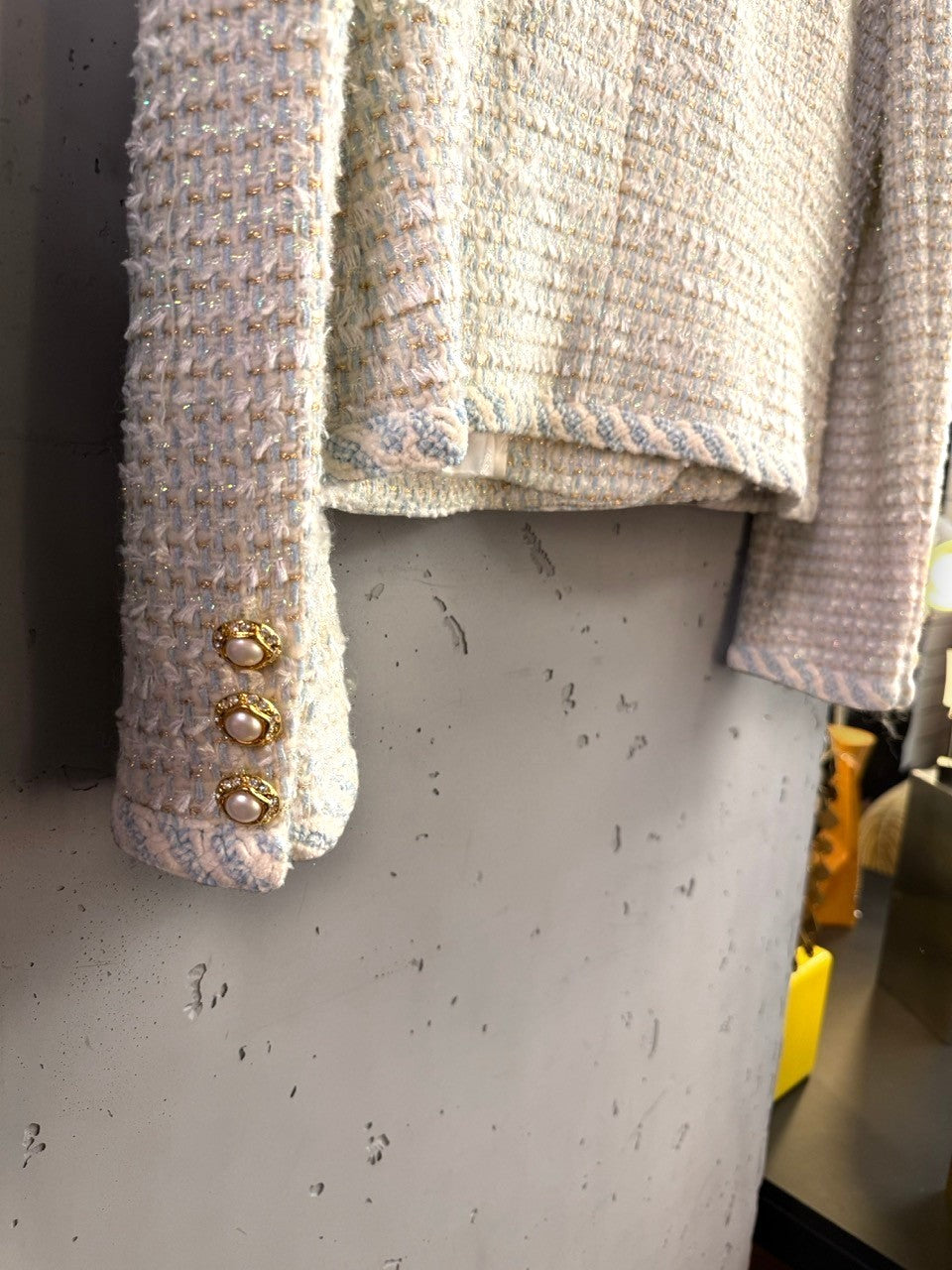 BERLIN VINTAGE CORNER Escada Margaretha Ley light tweed blazer with metallic threads and pearl gold-tone cuff buttons