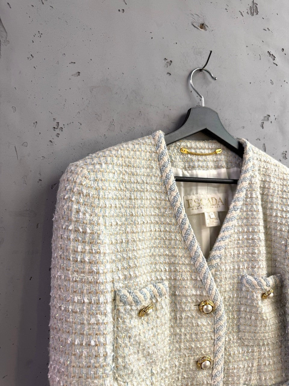 BERLIN VINTAGE CORNER Escada Margaretha Ley tweed blazer in blue and cream with braided trim and pearl gold buttons.