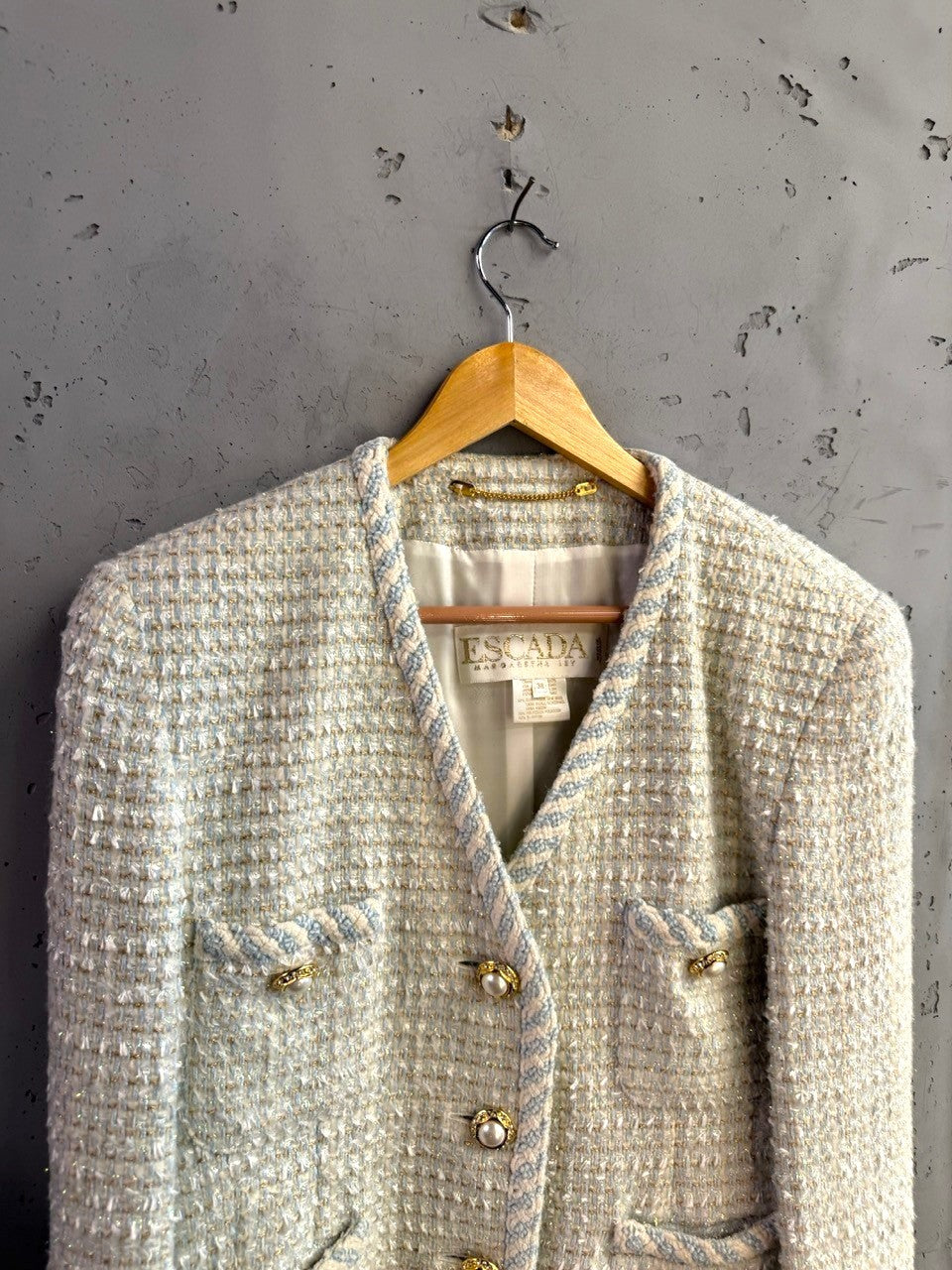 BERLIN VINTAGE CORNER Escada Margaretha Ley tweed blazer in light tones with braided trim and faux pearl gold buttons.