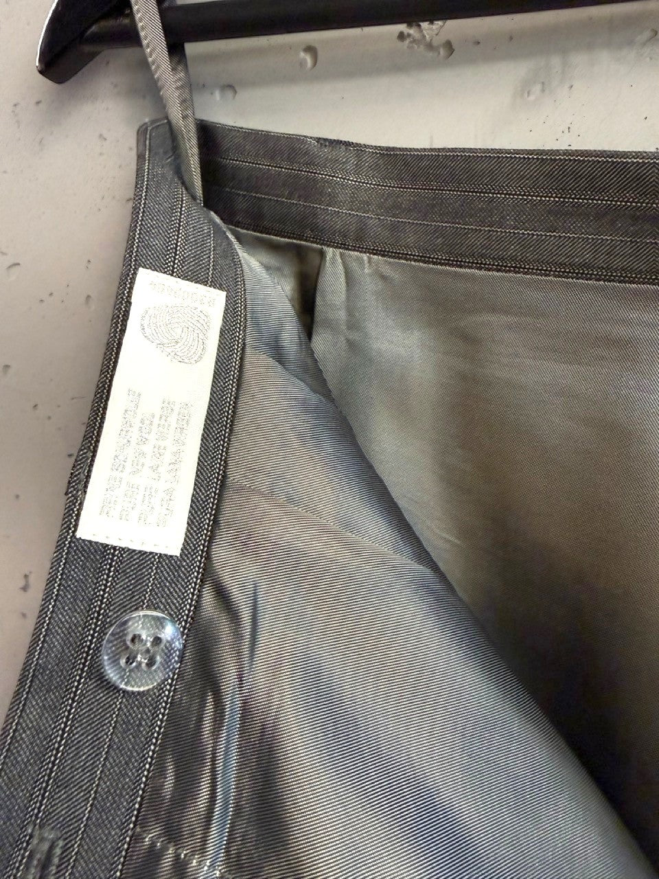 BERLIN VINTAGE CORNER Escada Margaretha Ley grey pinstripe wool skirt with button closure and interior lining