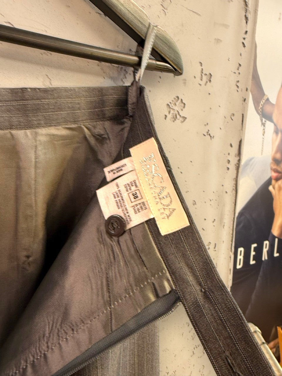 BERLIN VINTAGE CORNER Escada Margaretha Ley grey pinstripe wool skirt interior label and button closure detail