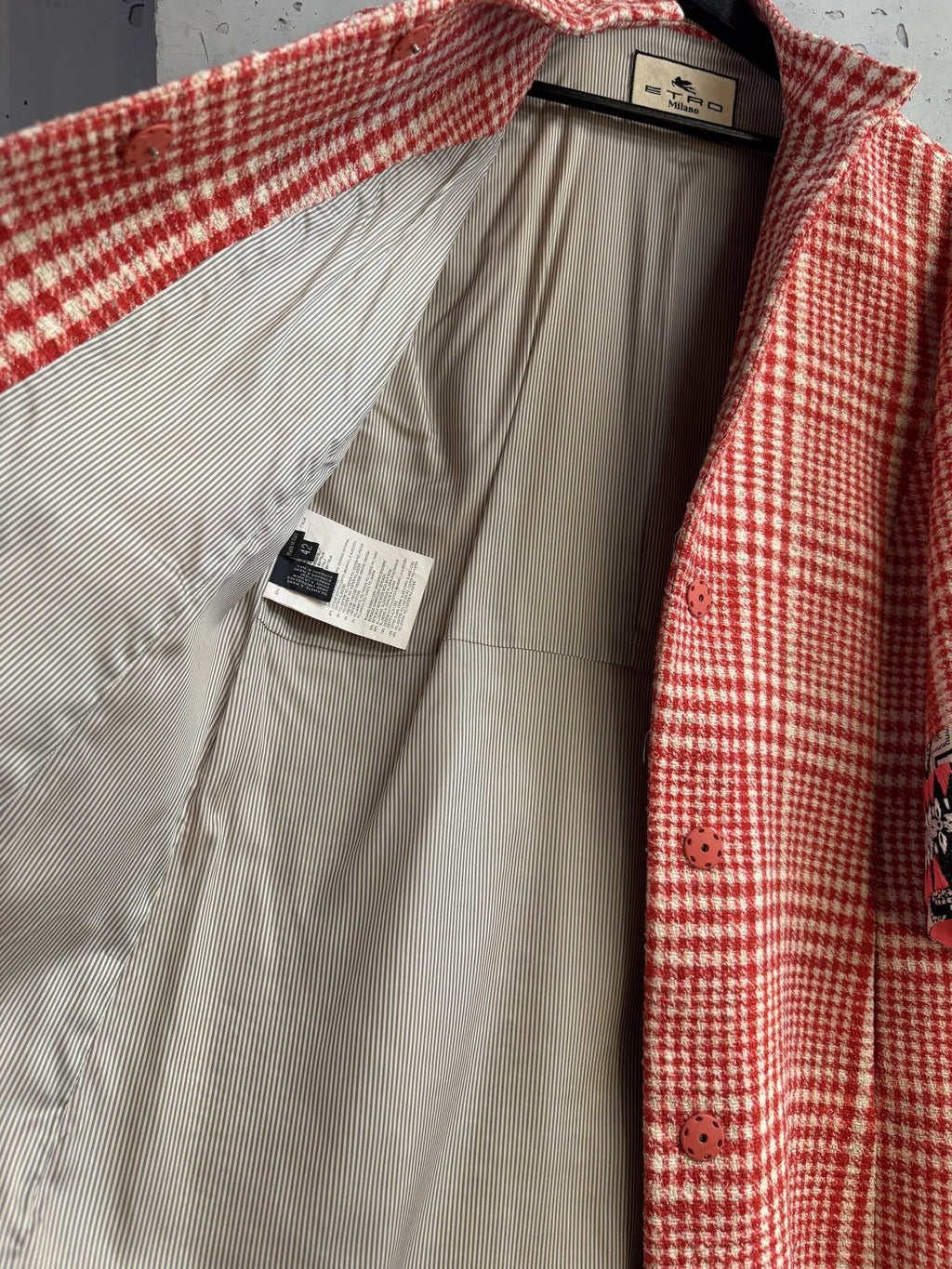 BERLIN VINTAGE CORNER ETRO Milano red and white houndstooth coat with pinstriped interior lining and button closure