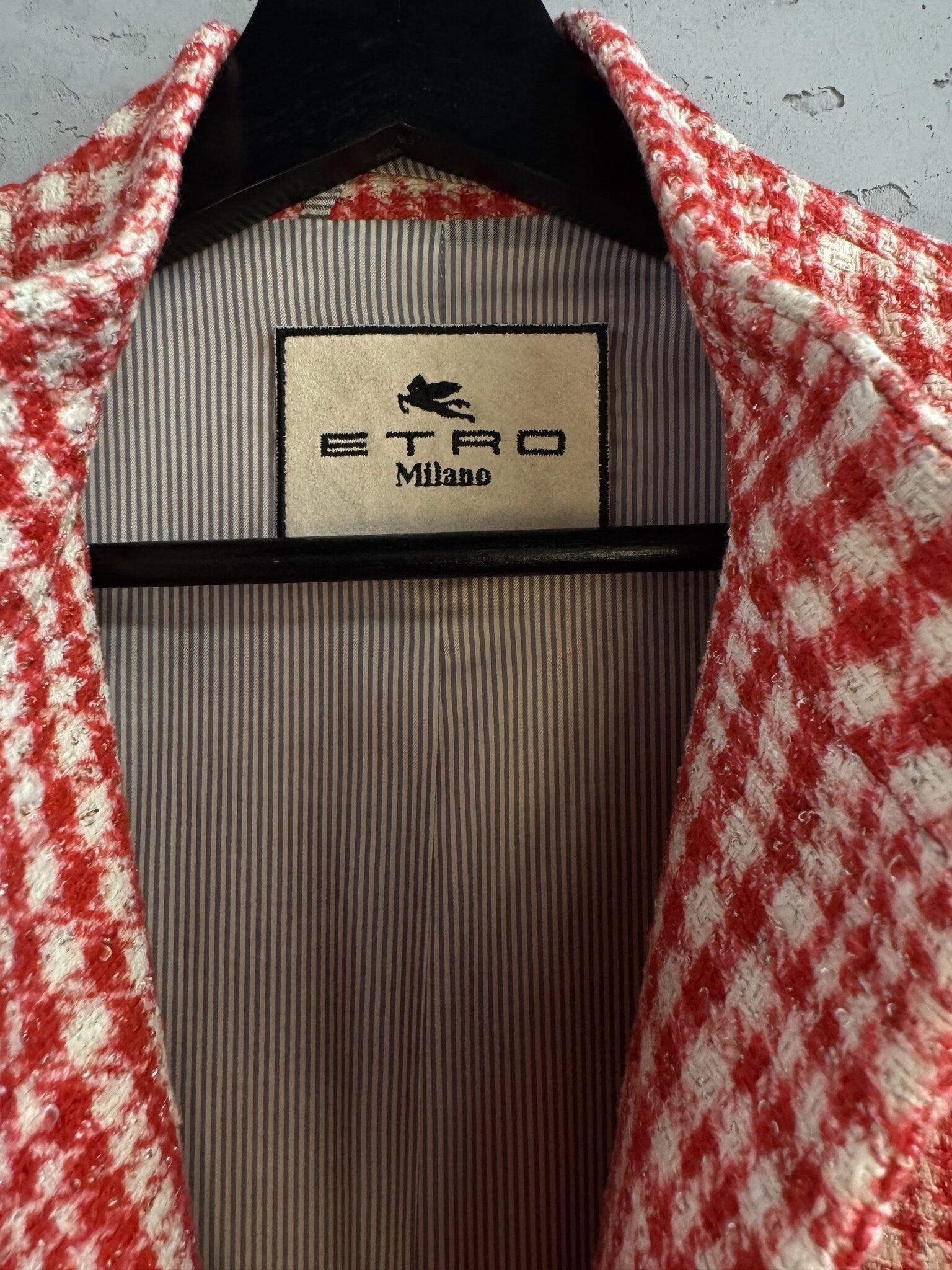 BERLIN VINTAGE CORNER ETRO Milano red and white houndstooth coat with pinstriped interior lining and brand label