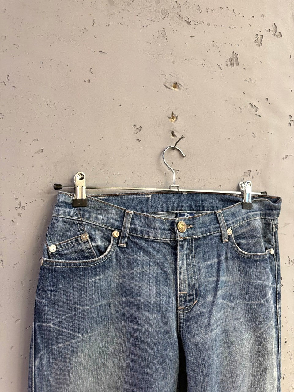 BERLIN VINTAGE CORNER women's mid-wash flared denim jeans with whiskering and faded details.