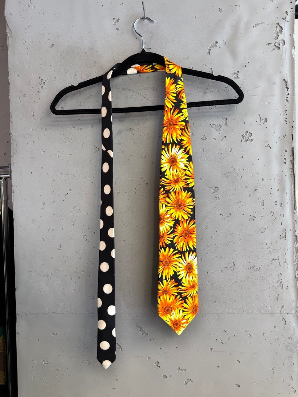 BERLIN VINTAGE CORNER black silk tie with white polka dots and floral sunflower pattern