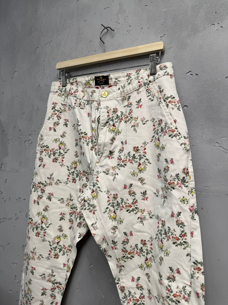 BERLIN VINTAGE CORNER white cotton twill trousers with all-over pink, yellow, and green floral print.