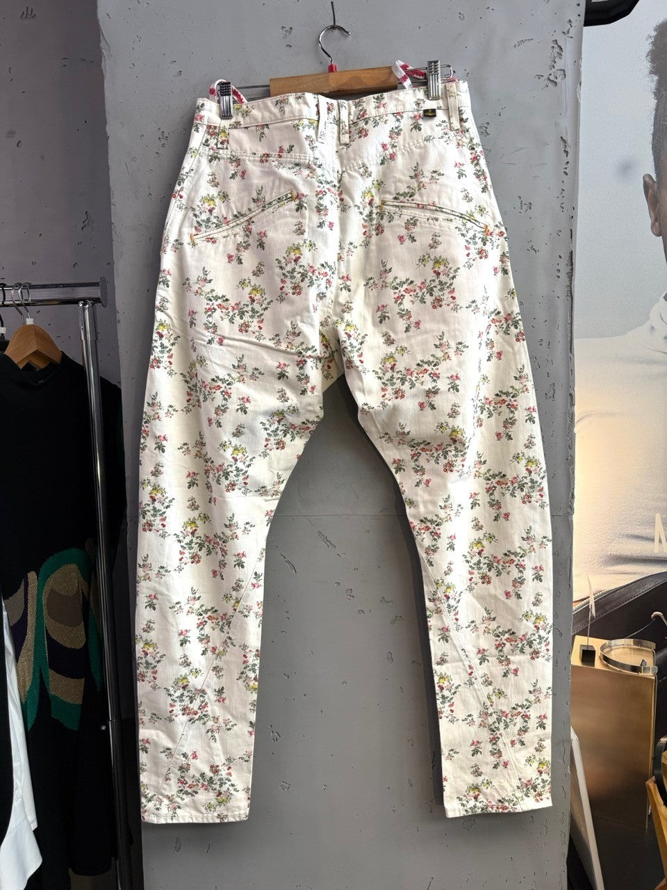 BERLIN VINTAGE CORNER white denim jeans with all-over pink, red, and yellow floral print and belt loops.