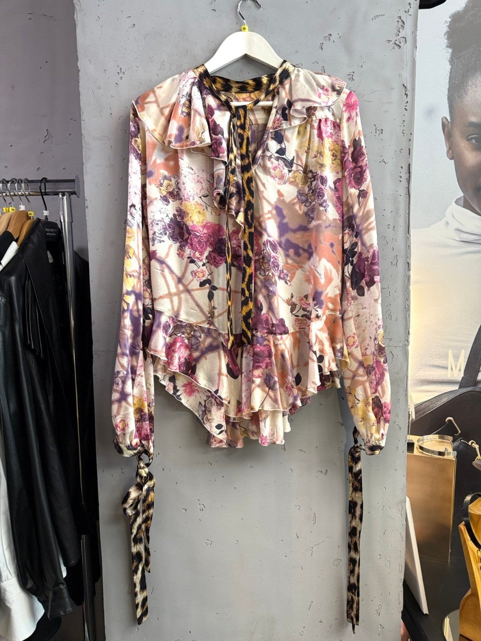 BERLIN VINTAGE CORNER floral print long sleeve blouse with ruffled neckline and leopard print accents.