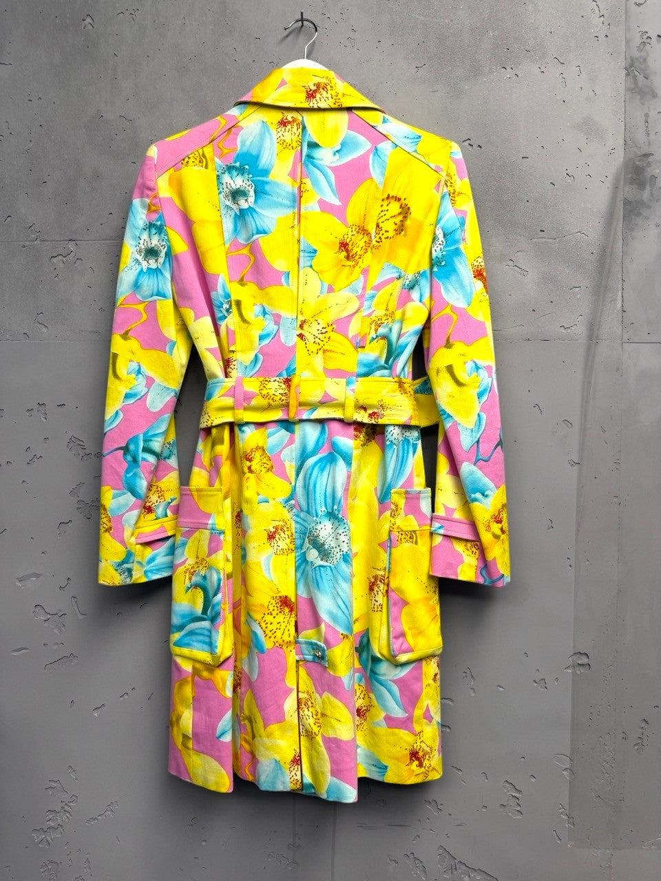 BERLIN VINTAGE CORNER floral print double-breasted trench coat in yellow, pink, and blue orchids. Features belt and gold buttons.