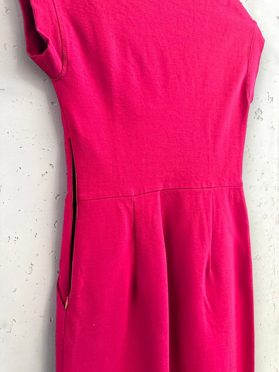 BERLIN VINTAGE CORNER vibrant fuchsia short sleeve knit dress with side pockets and flared skirt.