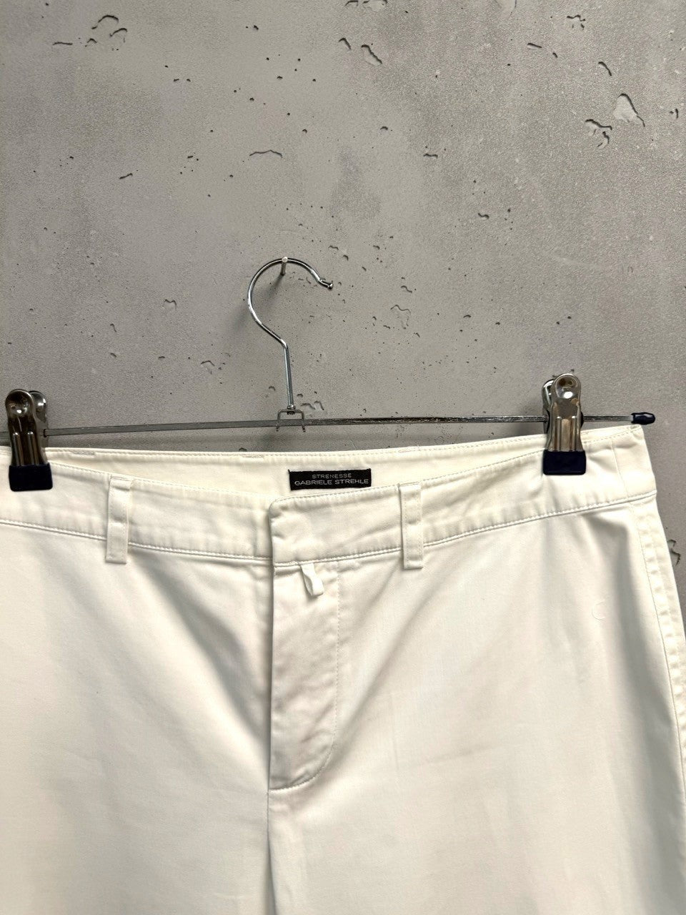 BERLIN VINTAGE CORNER Gabriele Strehle cream cotton twill straight-leg trousers with five-pocket design.