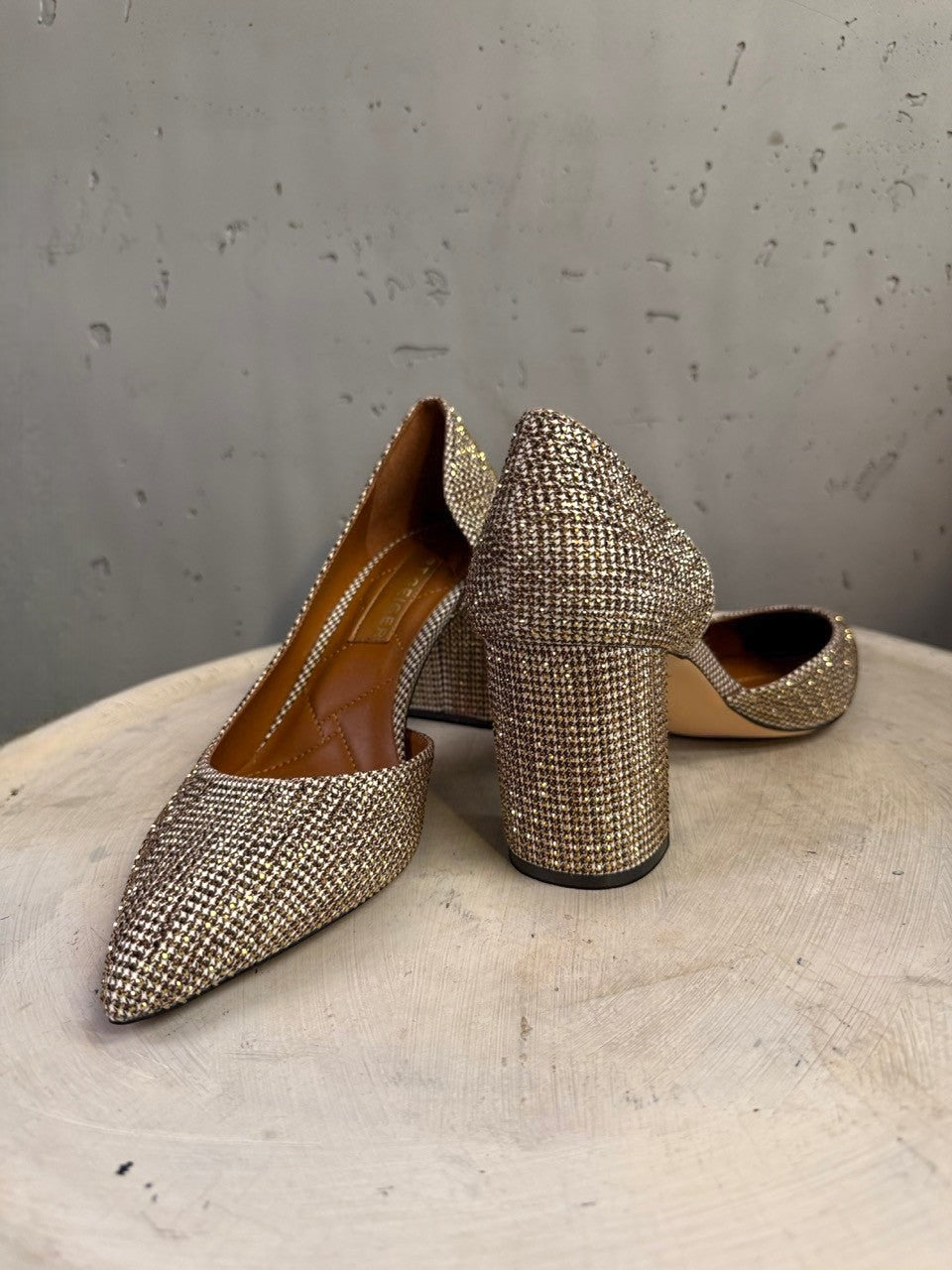 BERLIN VINTAGE CORNER embellished pointed toe block heels in gold and brown fabric with sparkling details.