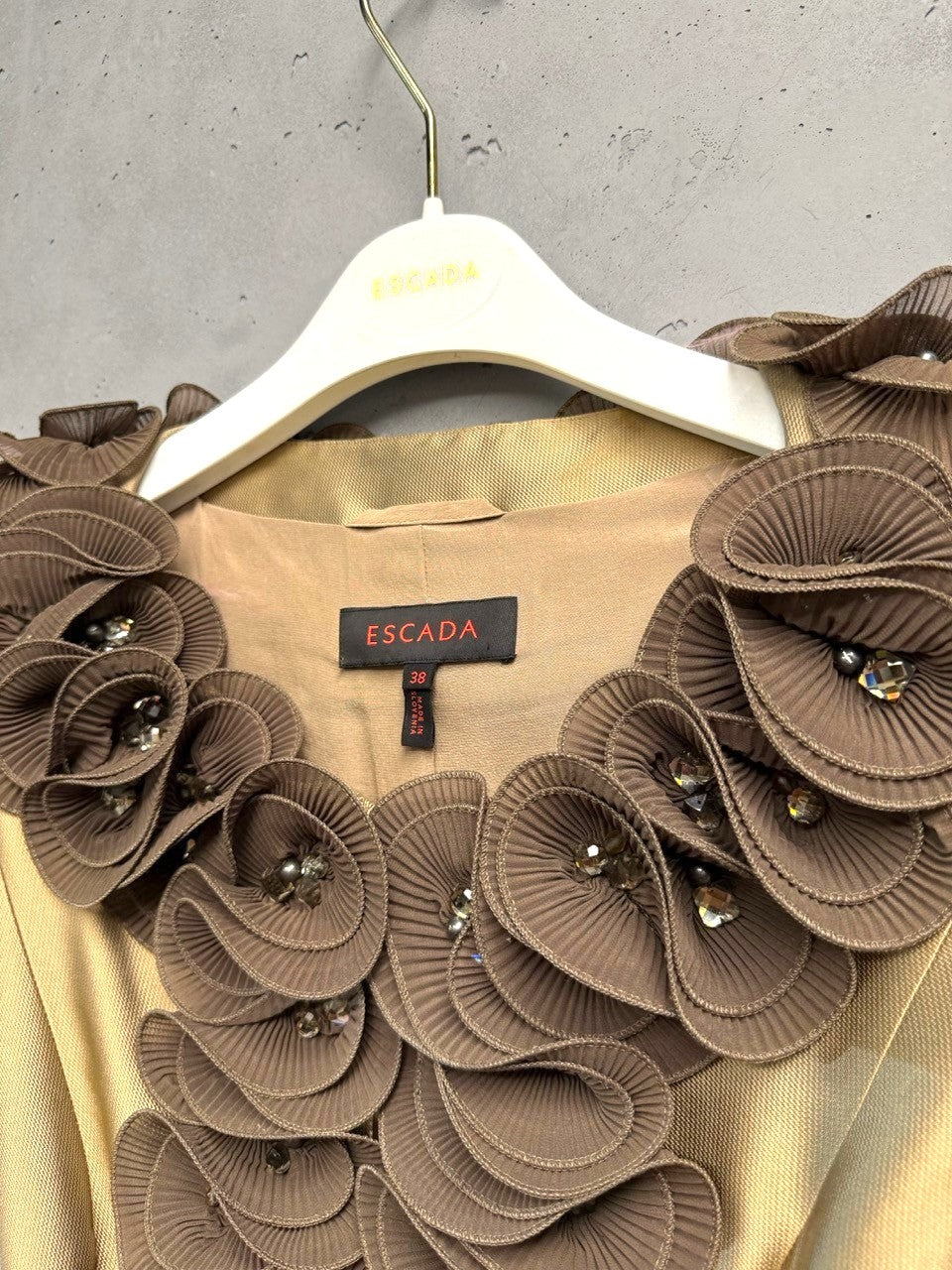 BERLIN VINTAGE CORNER gold-toned short-sleeved blouse with brown floral appliqué and crystal embellishments on the neckline.