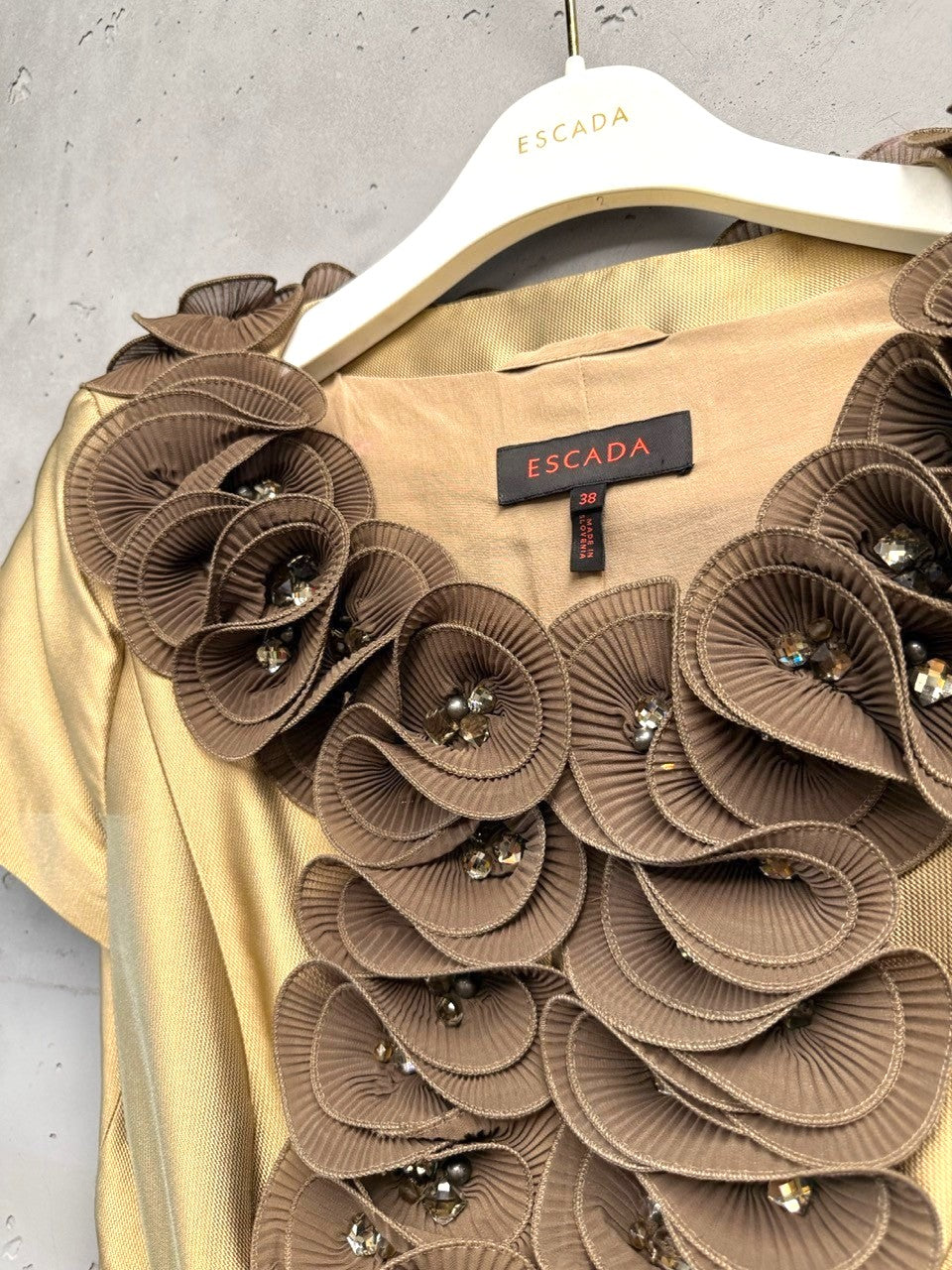 BERLIN VINTAGE CORNER gold-toned short-sleeved blouse with brown floral appliqué and crystal embellishments on the neckline.