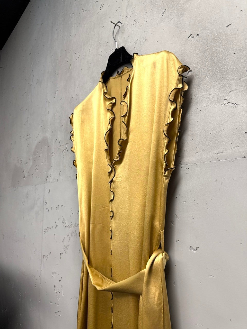 BERLIN VINTAGE CORNER gold satin midi dress with ruffle trim, V-neck, sleeveless, and fabric belt.