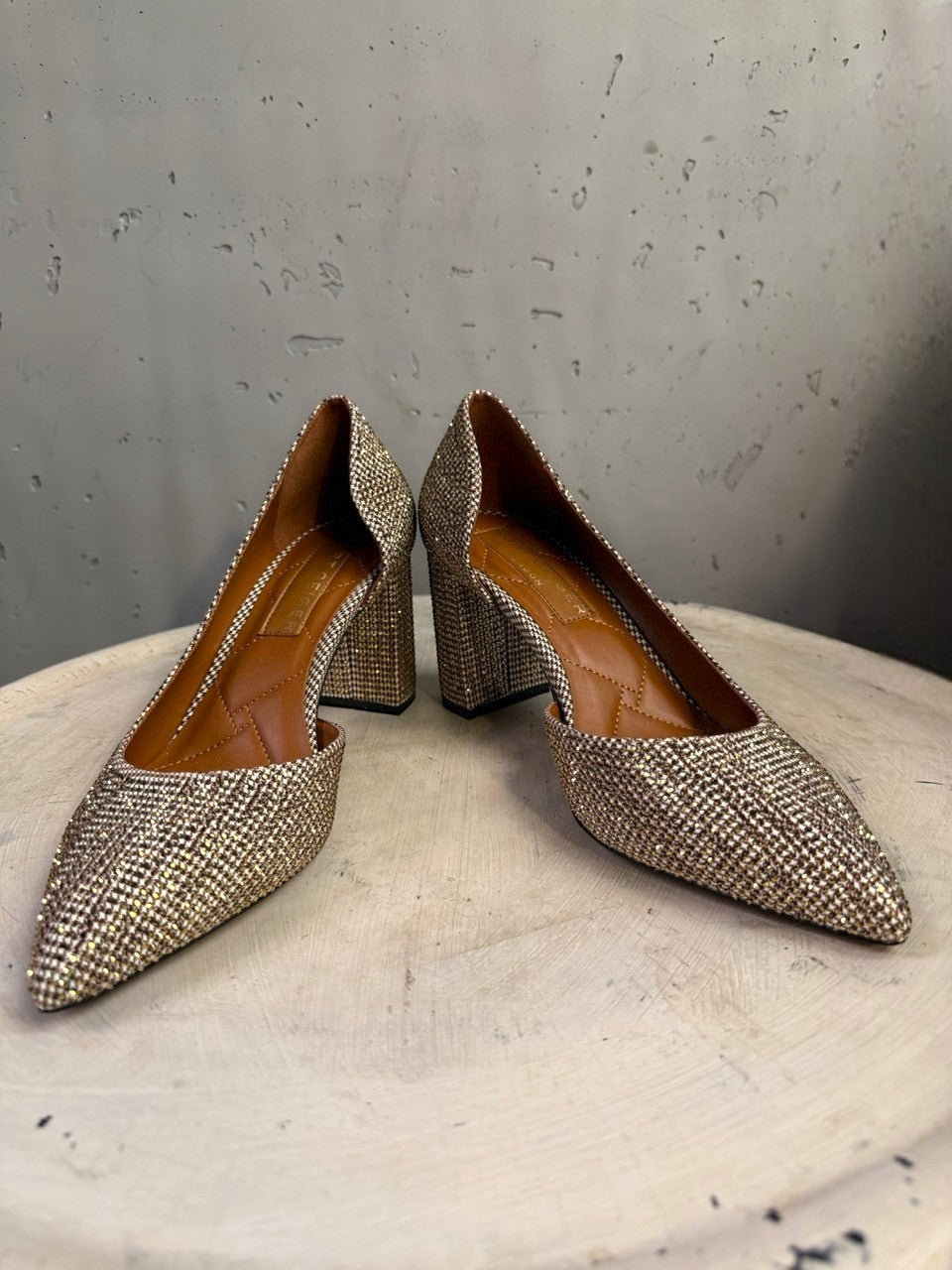 BERLIN VINTAGE CORNER embellished pointed toe block heels in gold and silver shimmering fabric with a block heel.