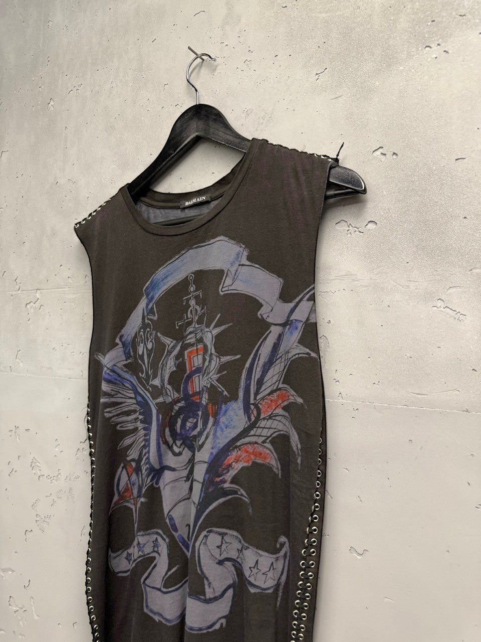 BERLIN VINTAGE CORNER dark grey cotton sleeveless top with graphic print, grommet detailing and side lacing.