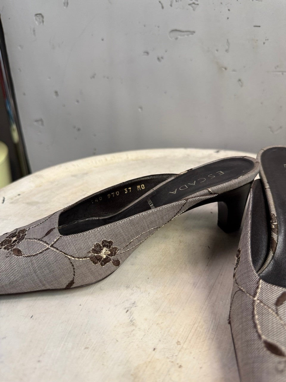 BERLIN VINTAGE CORNER grey fabric mules with brown floral embroidery and pointed toe.