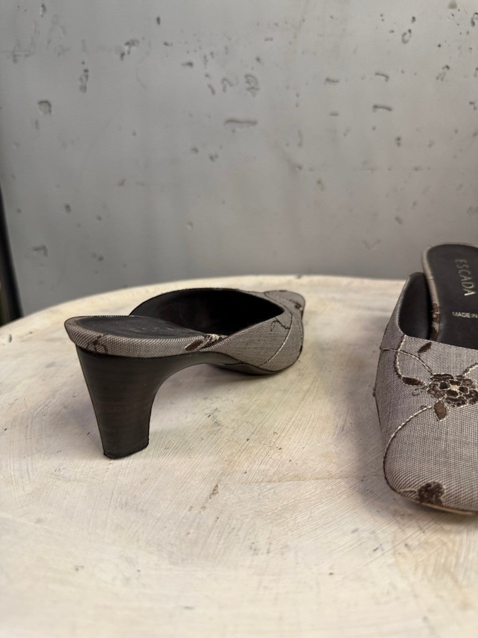 BERLIN VINTAGE CORNER grey fabric mules with brown floral embroidery and a low heel.