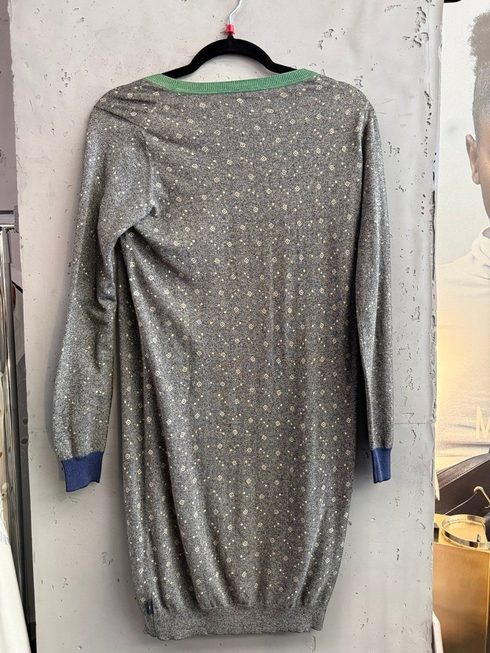 BERLIN VINTAGE CORNER grey knit dress with all-over diamond pattern, crew neck with green trim, and blue cuffs.