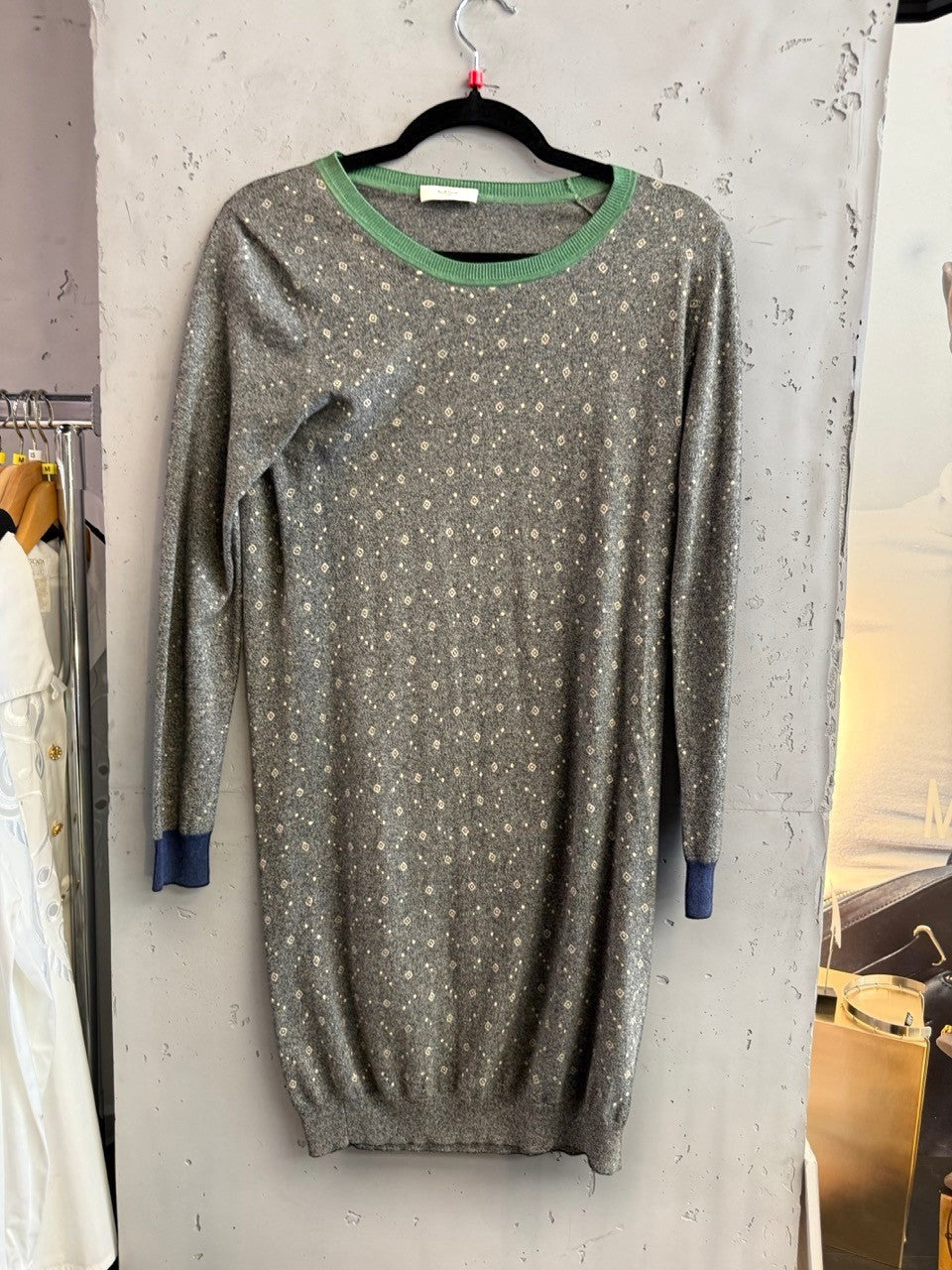 BERLIN VINTAGE CORNER grey knit dress with all-over diamond pattern, crew neck with green trim, and blue cuffs.