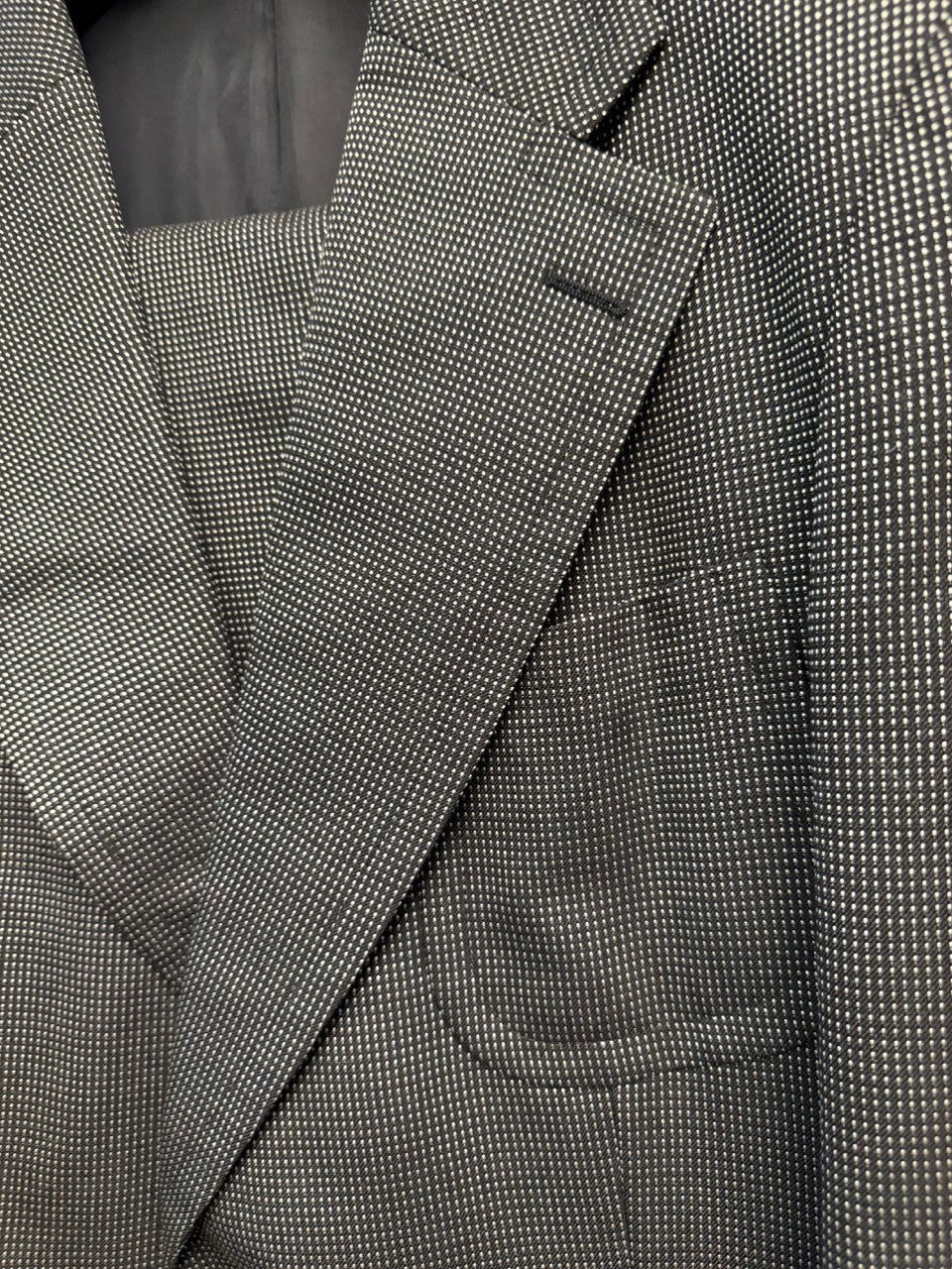 BERLIN VINTAGE CORNER grey micro-dot wool blend suit jacket with notched lapel and flap pockets.
