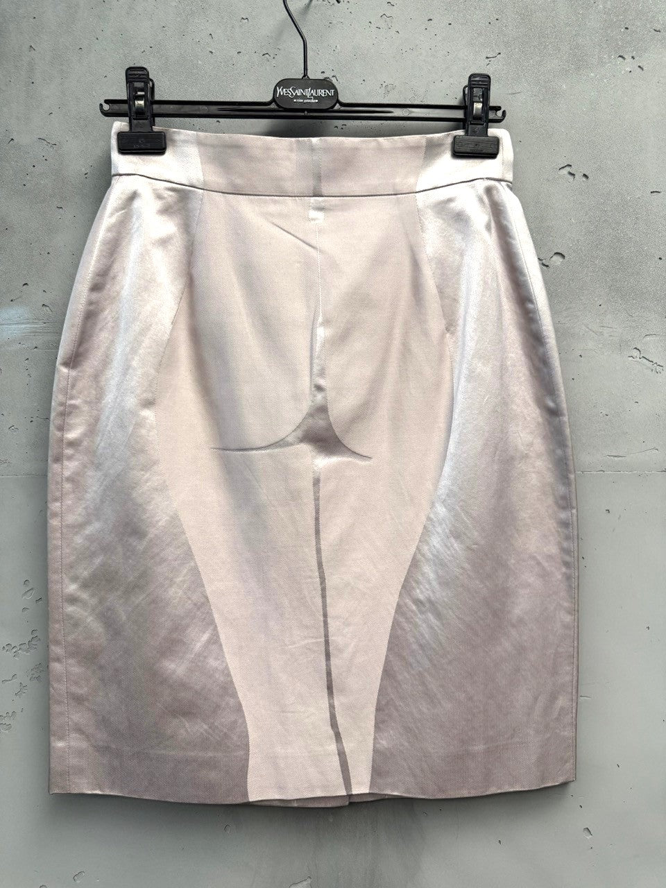 BERLIN VINTAGE CORNER grey satin pencil skirt with abstract graphic detail and tonal paneling.