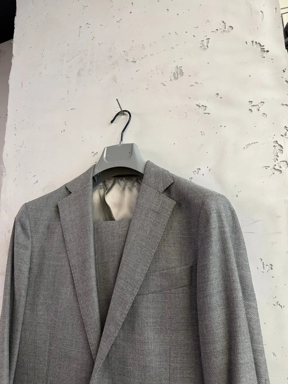 BERLIN VINTAGE CORNER grey wool blend suit jacket with a textured finish and classic lapels.