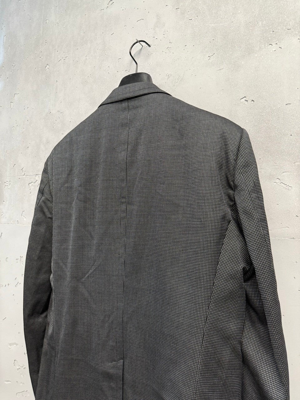 BERLIN VINTAGE CORNER grey micro-dot wool blend suit jacket with notched lapel and two-button closure.