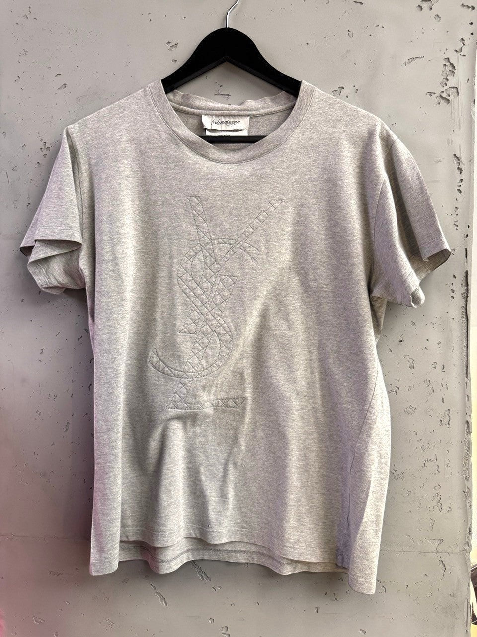 BERLIN VINTAGE CORNER grey cotton blend t-shirt with embossed quilted YSL monogram on chest, crew neck, short sleeves.