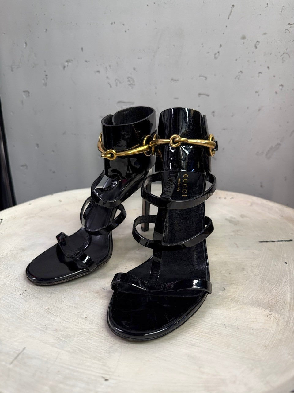 BERLIN VINTAGE CORNER black patent leather Gucci strappy high heel sandals with gold-tone horsebit ankle detail