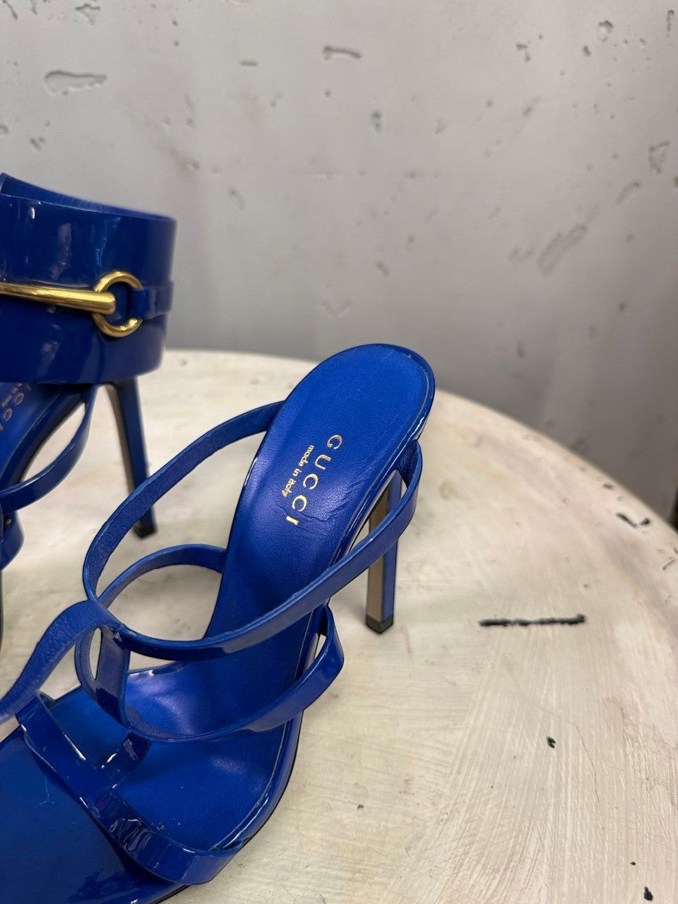 BERLIN VINTAGE CORNER Gucci blue patent leather high heel sandals with gold horsebit detail and stiletto heel