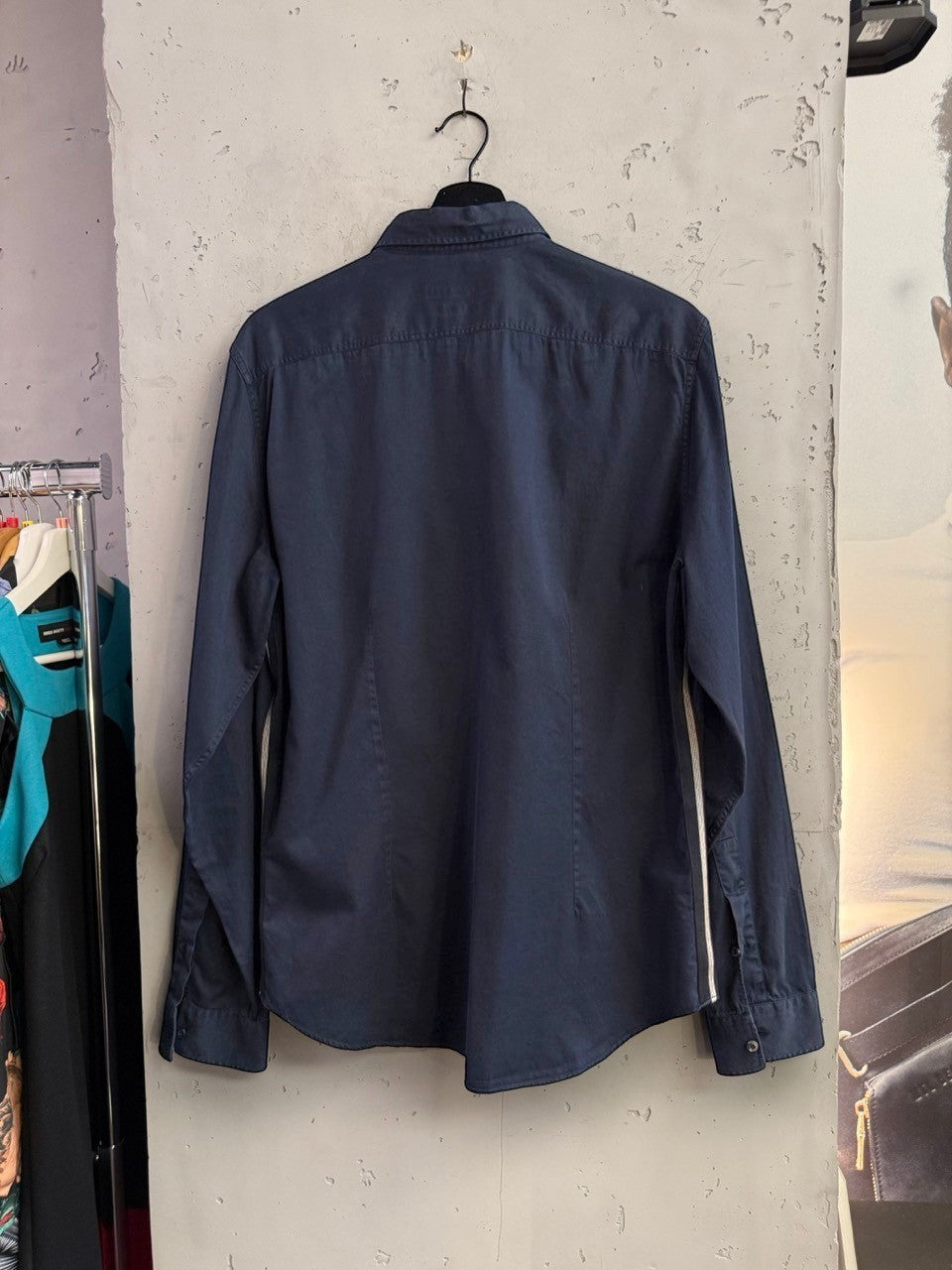 BERLIN VINTAGE CORNER navy blue Gucci long sleeve button-down shirt, back view showing tailored fit and point collar.